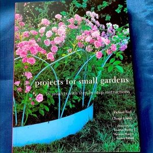GARDENING BOOK Projects for Small Gardens (Paperback)